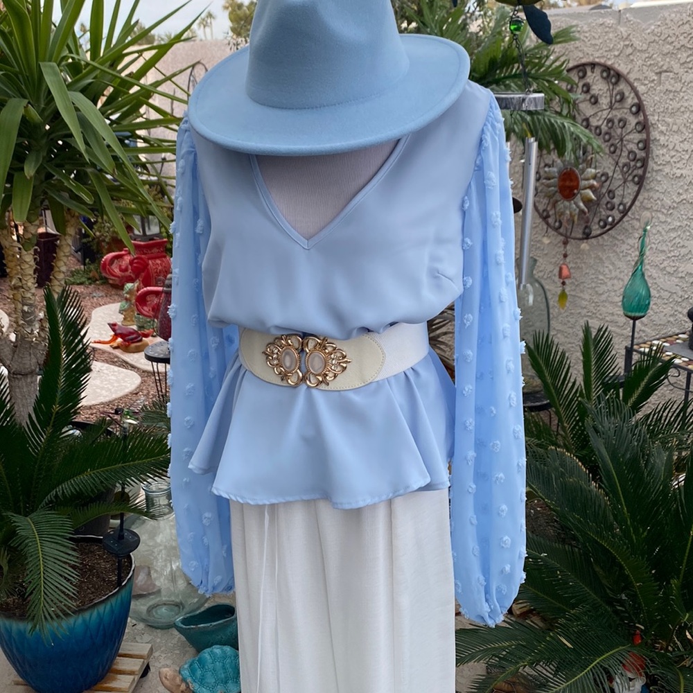 🔷🔷BLUE POM POM SLEEVES LOW-CUT V-NECK BLOUSE🔷🔷
